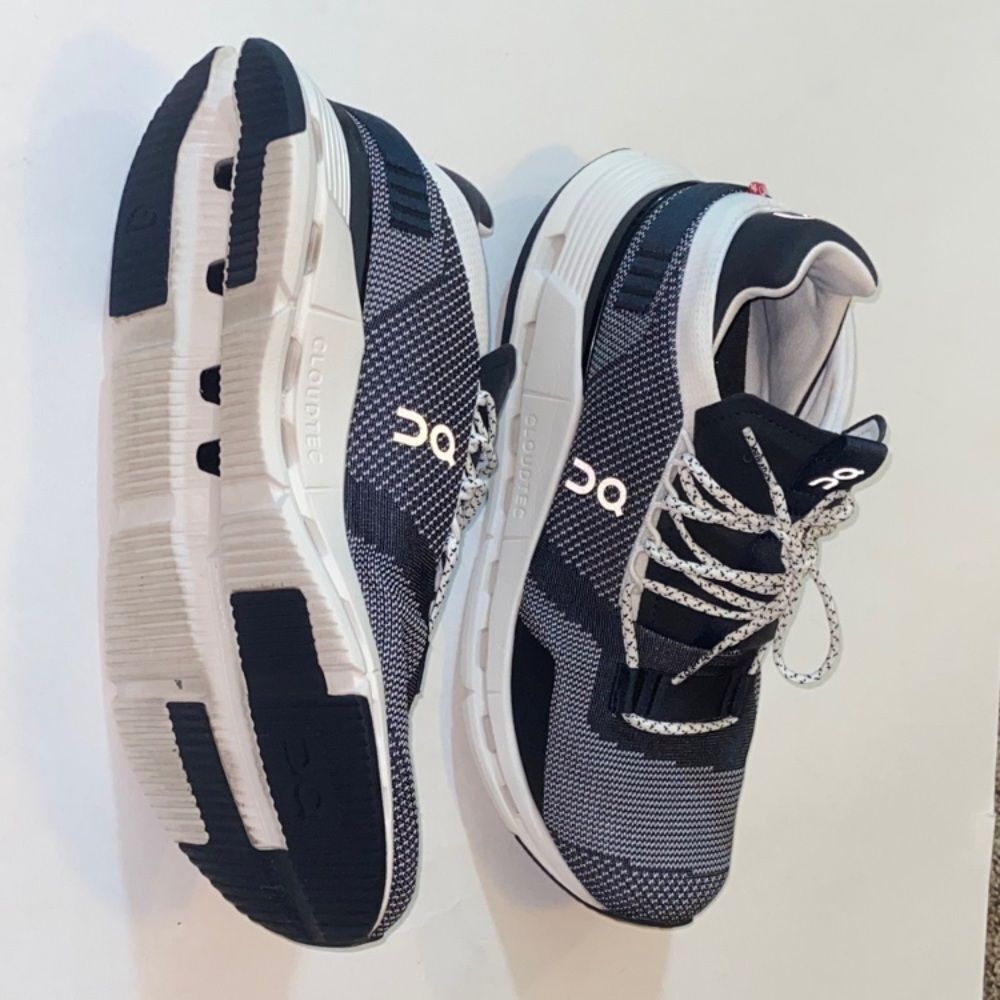On Running Monochrome Sneakers Size W11